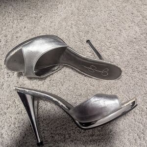 ✨Jessica Simpson Chrome Heels size 10